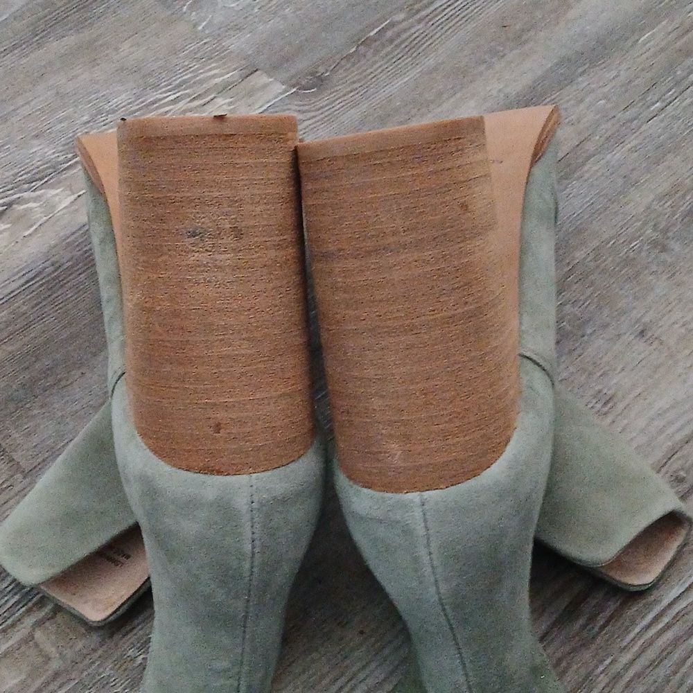 Kristin Cavallari for Chinese Laundry Lash Heel in light sage green suede Sz 9 - Picture 11 of 11